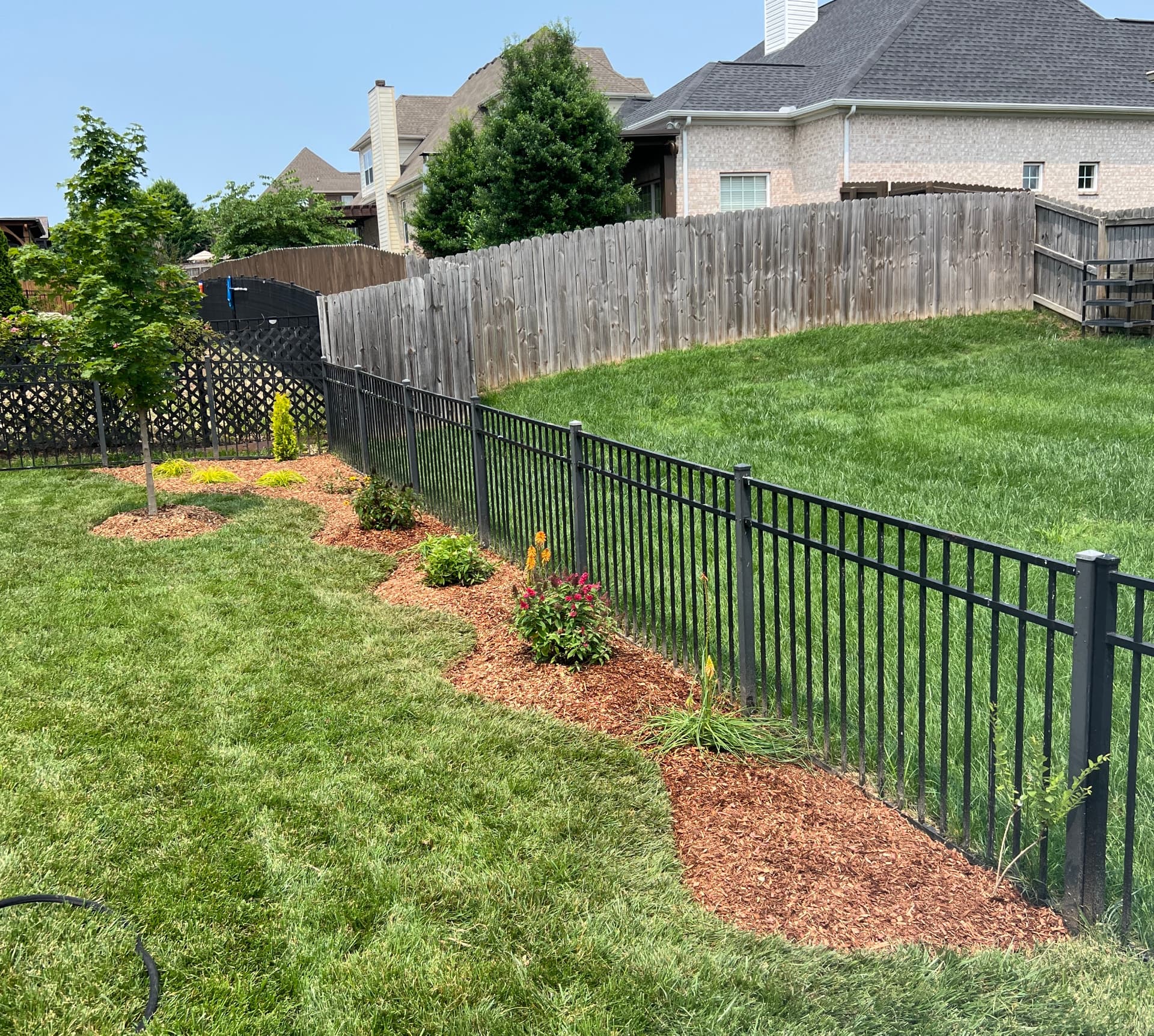 Freshly mulched landscape bed by SGO Land & Tree